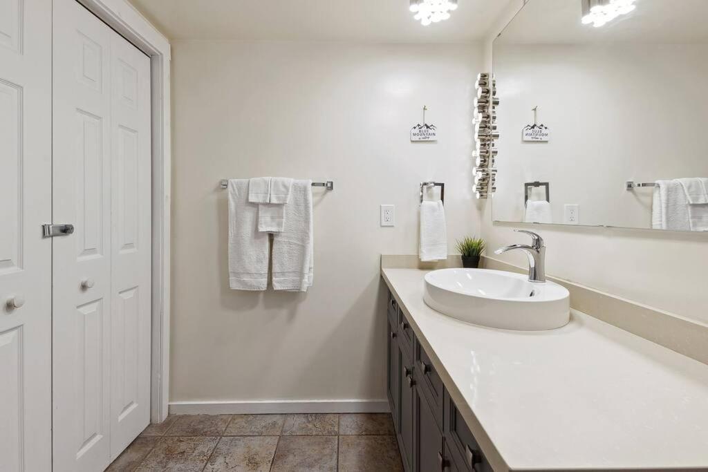 Whispering Pines Escape Lejlighed Collingwood Eksteriør billede